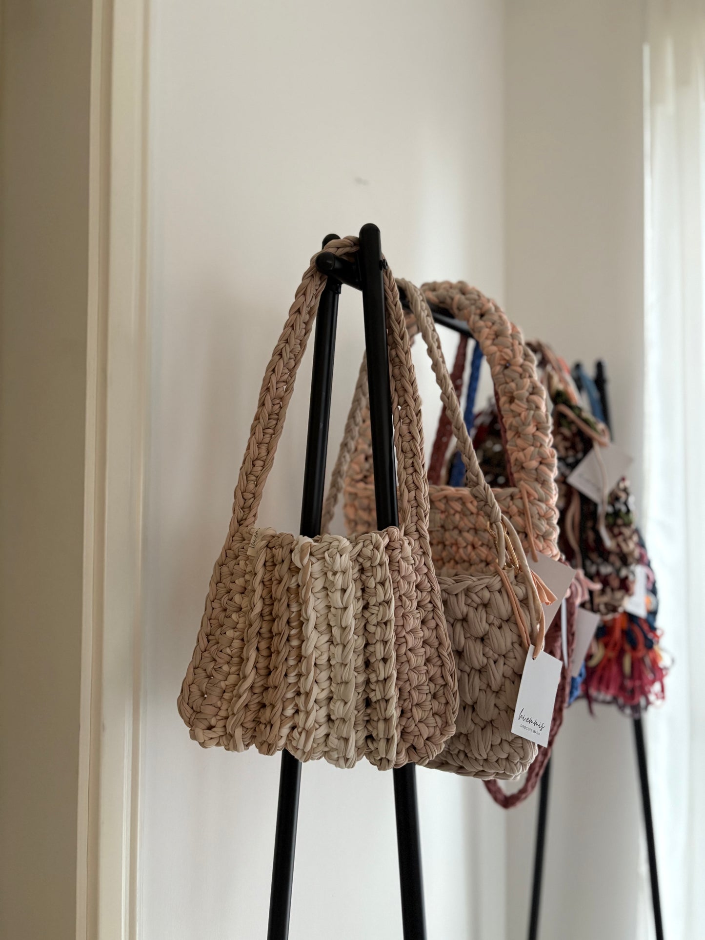 Crochet Bag ,APRIL‘ • Häkeltasche • Beige mix • Size S