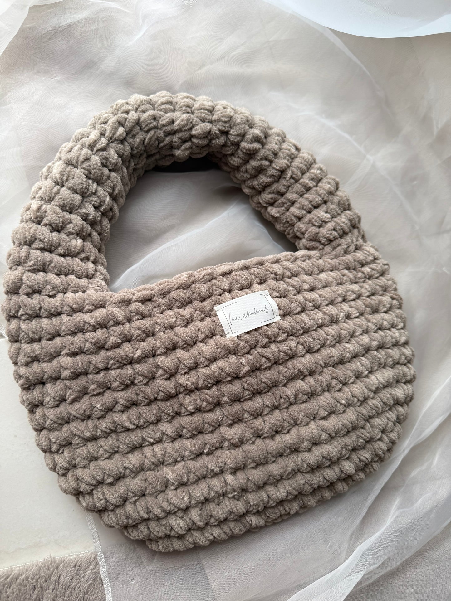 Crochet Bag ,EMMA‘ • Häkeltasche • klein• Taupe Plüsch