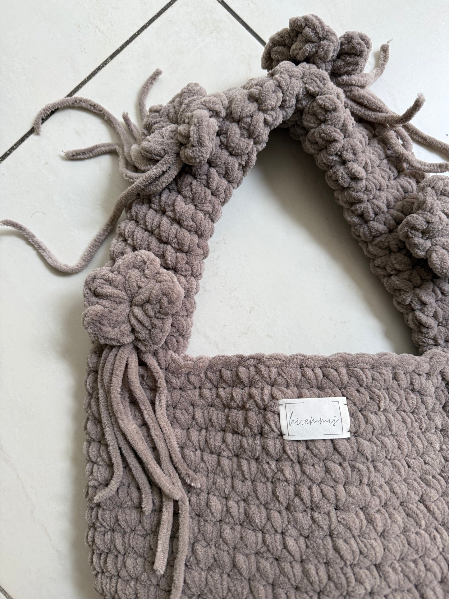 Crochet Bag ,EMMA‘ • Häkeltasche • Medium • Taupe Plüsch