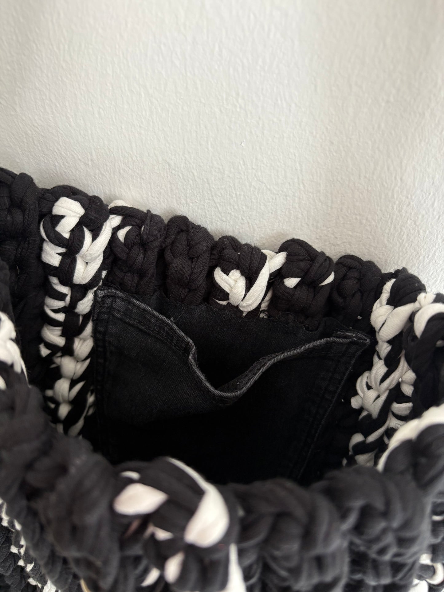 Crochet Bag ,APRIL‘ • Häkeltasche • Schwarz Weiß