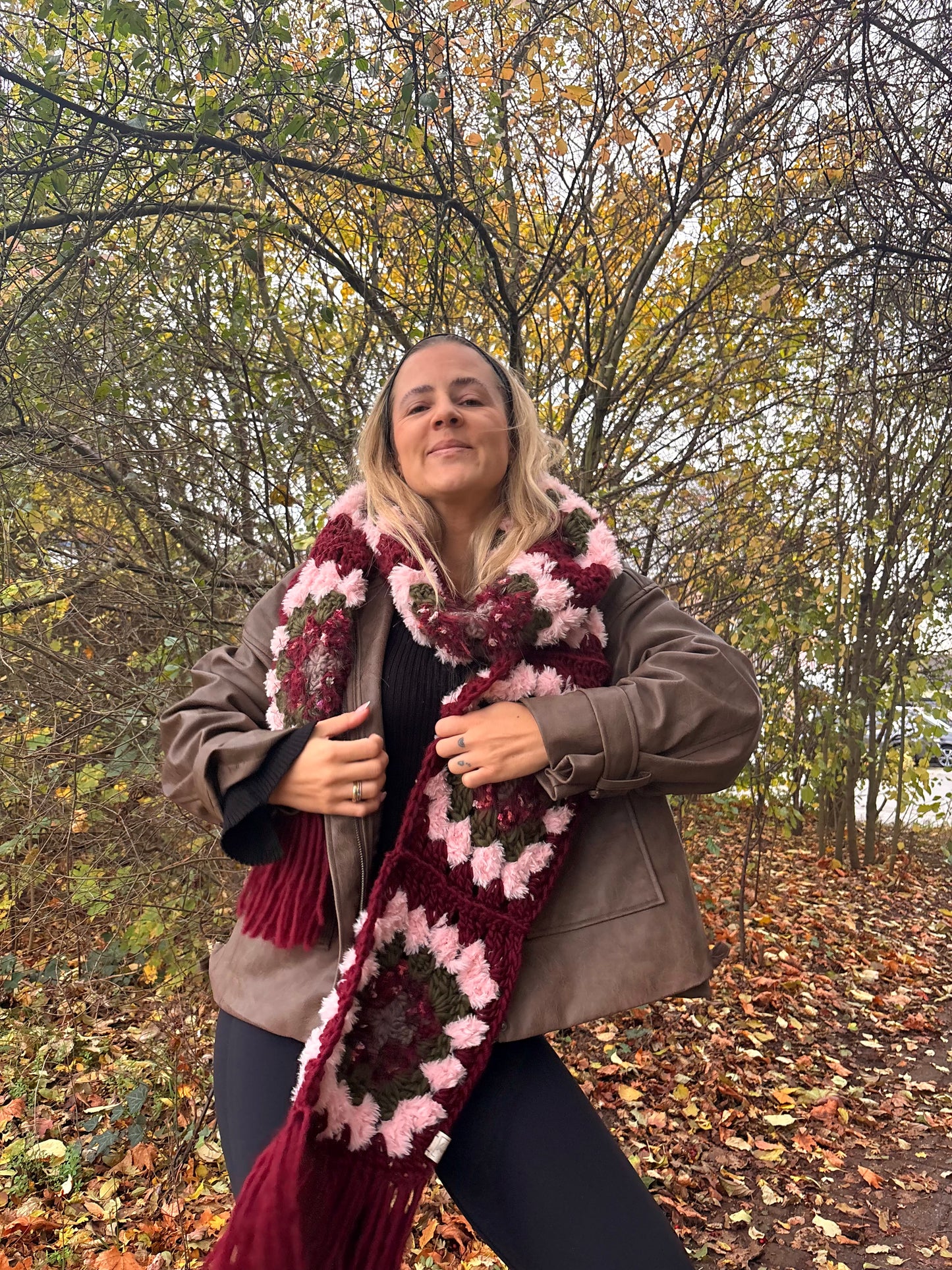 Crochet Schal ‚EMMI‘ Bordeaux Plüsch Rosa