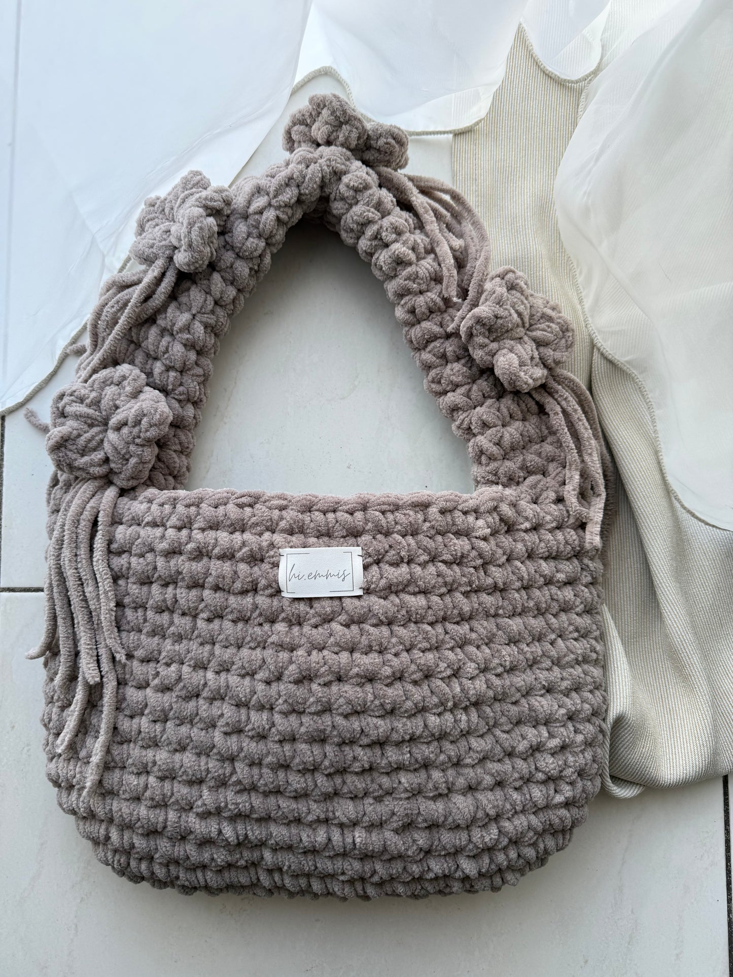 Crochet Bag ,EMMA‘ • Häkeltasche • Medium • Taupe Plüsch