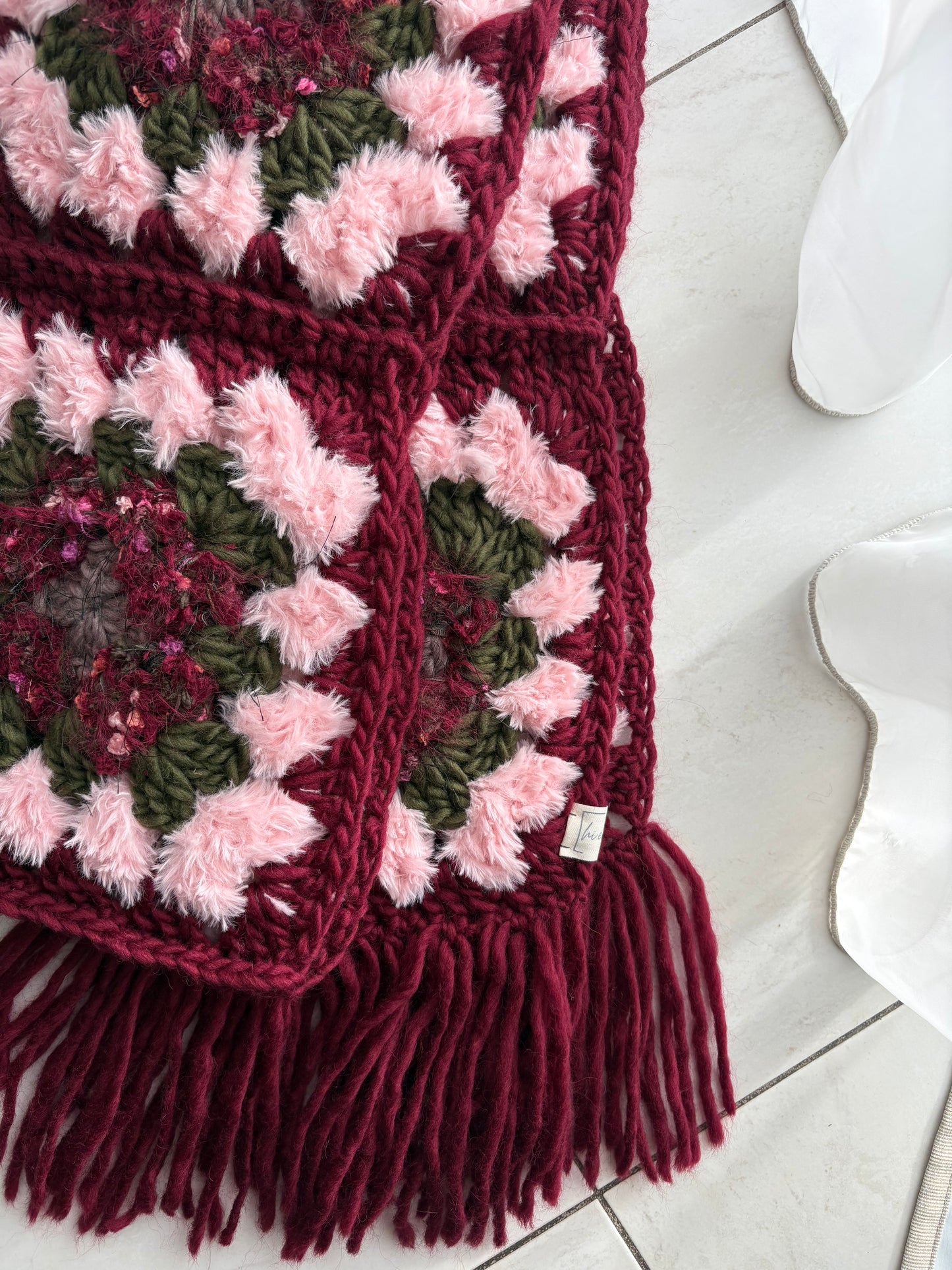 Crochet Schal ‚EMMI‘ Bordeaux Plüsch Rosa