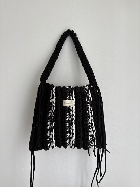 Crochet Bag ,APRIL‘ • Häkeltasche • Schwarz Weiß