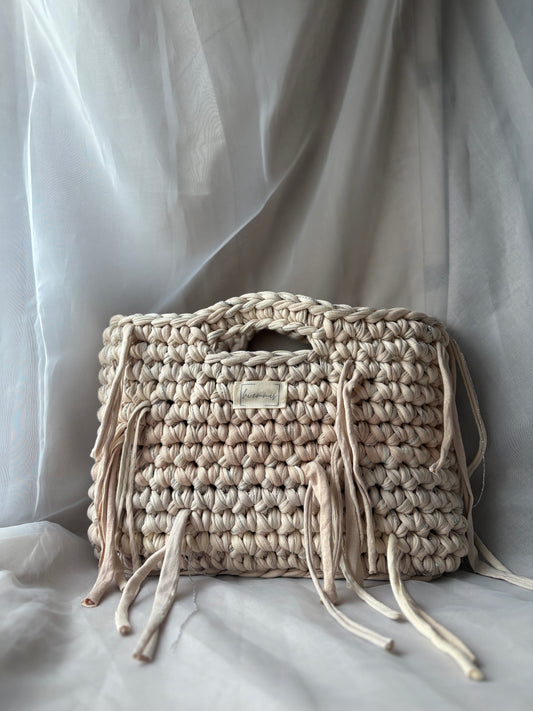 Crochet Bag ,LINE‘ • Häkeltasche • Fransen • Beige Silber